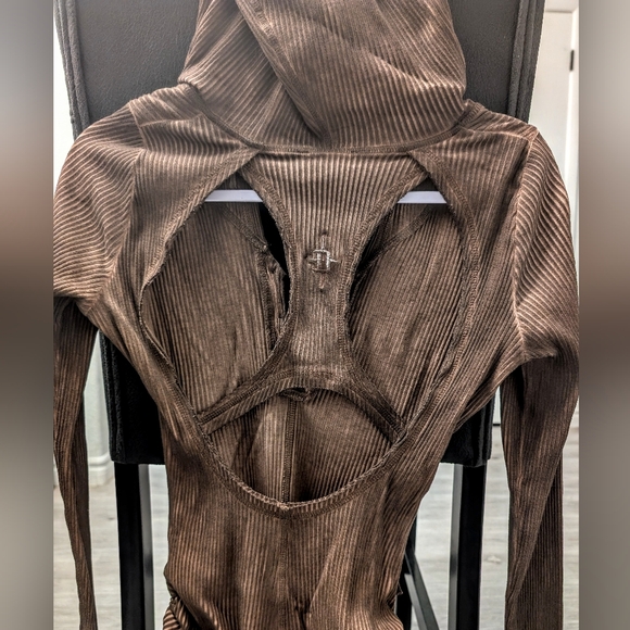 SOLD NWOT Darker Wavs Crossfade Hooded Long Sleeve Romper - Picture 4 of 10